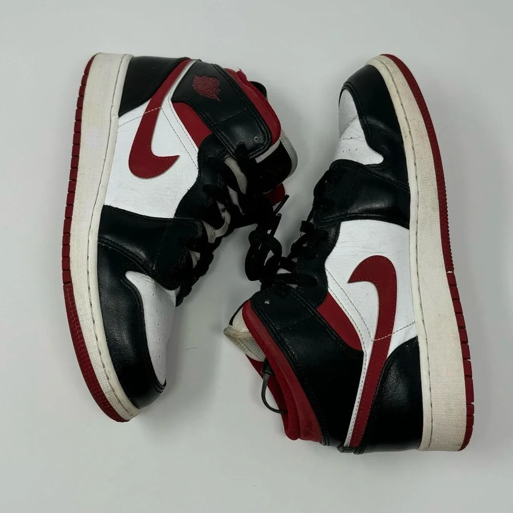 Nike Air Jordan 1 Mid GS‎ White/Gym Red DJ4695-122 Youth Size 7Y